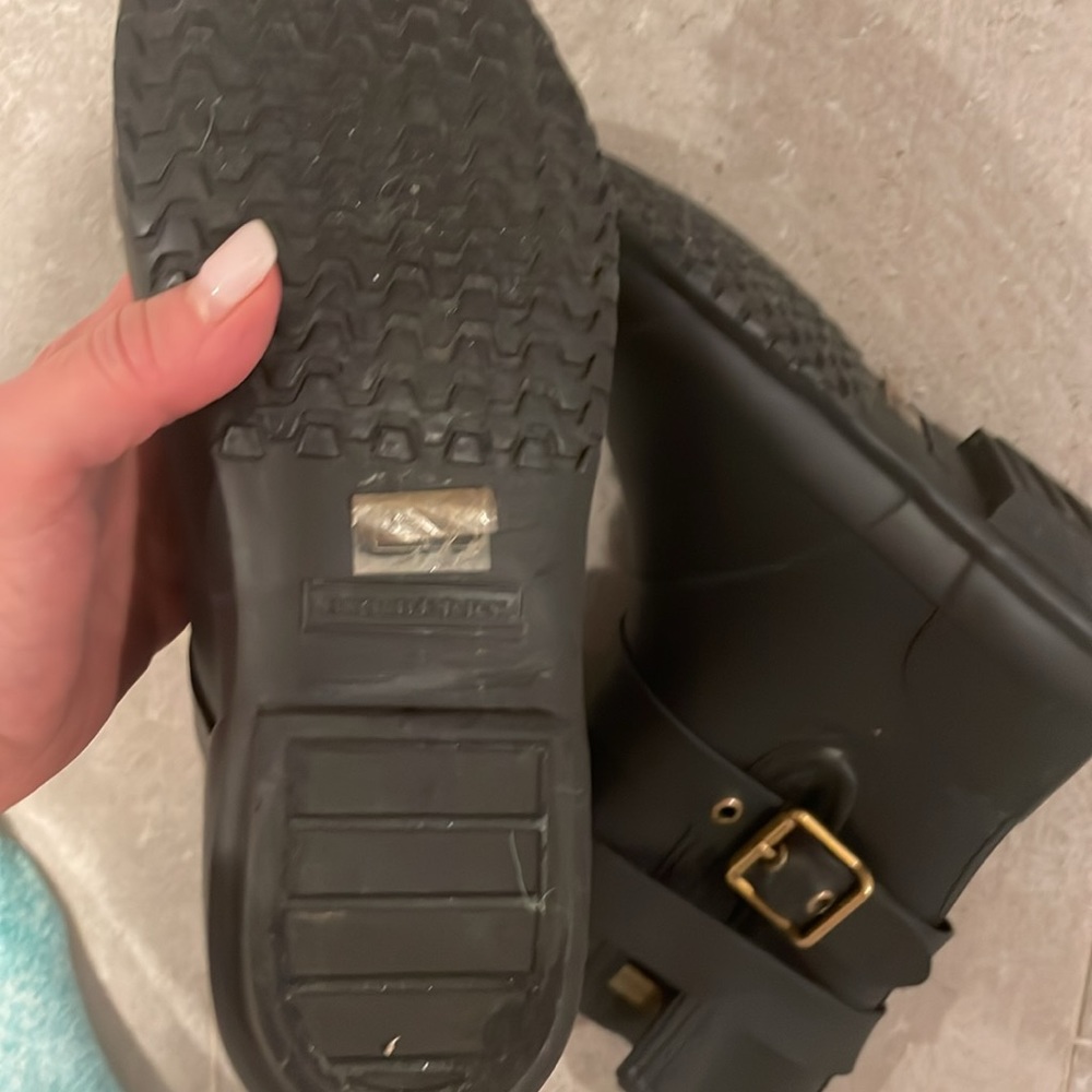 Burberry rain boots - Picture 9 of 11